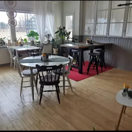 Konukevi Charmigt I Lantlig Idyll Lemland