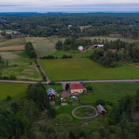 Charmigt I Lantlig Idyll Konukevi