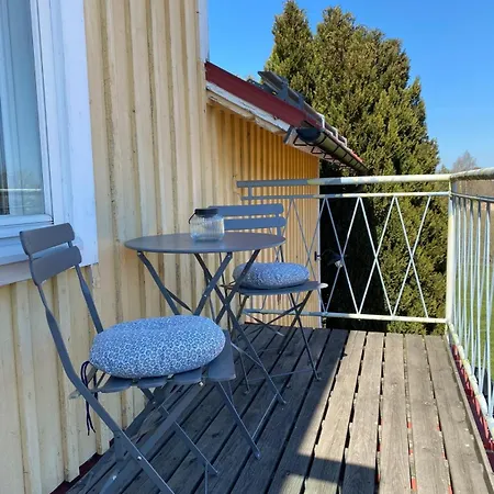 Charmigt I Lantlig Idyll Lemland